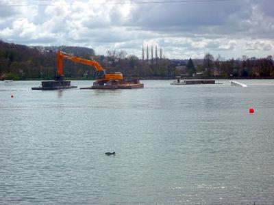 Curage avec une pelle 23T au lac de Caniel